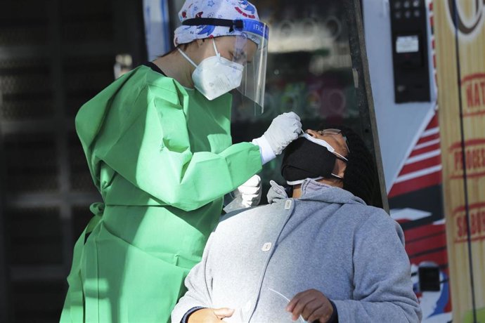 Archivo - Prueba de coronavirus en México