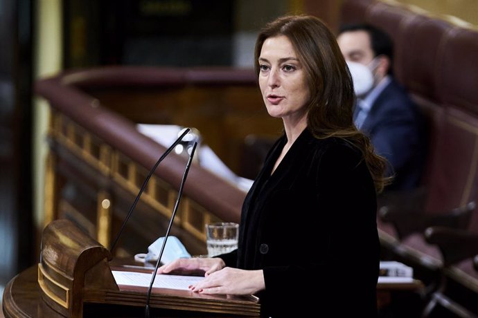 La diputada del PP, María Valentina Martínez, interviene en una sesión plenaria en el Congreso de los Diputados, a 21 de diciembre de 2021, en Madrid (España). El Congreso decide hoy si se tramita la modificación del Código Penal en materia de imprudenc