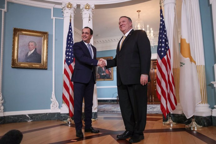 El ministro de Exteriores de Chipre, Nikos Christodoulides, con el entonces secretario de Estado de EEUU, Mike Pompeo, en 2019