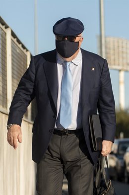Archivo - El ahora comisario jubilado José Manuel Villarejo a su llegada a la Audiencia Nacional para declarar en el primer juicio de la macrocausa 'Tándem', a 13 de octubre de 2021, en San Fernando de Henares, Madrid, (España). La Audiencia Nacional ar