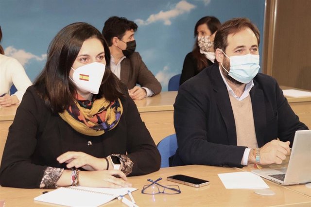 El presidente regional del PP, Paco Núñez, reúne a la Comisión de Educación del partido para analizar el inicio del segundo trimestre