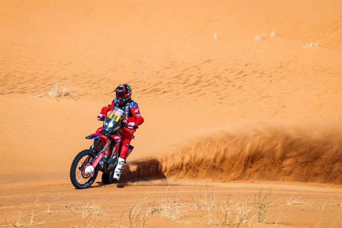 88 Barreda Bort Joan (spa), Monster Energy Honda Team 2022, Honda CRF 450 Rally, Moto, W2RC, Motul, action during the Stage 4 of the Dakar Rally 2022 between Al Qaysumah and Riyadh, on January 5th 2022 in Riyadh, Saudi Arabia - Photo Frédéric Le Floch /