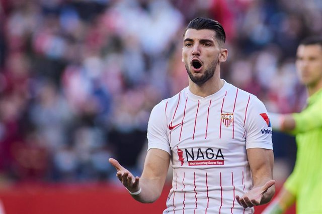 Rafa Mir con el Sevilla