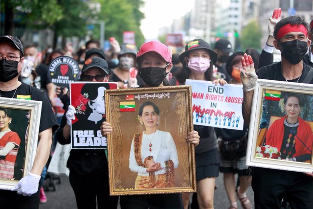 Archivo - Protestas a favor de Aung San Suu Kyi en Birmania.