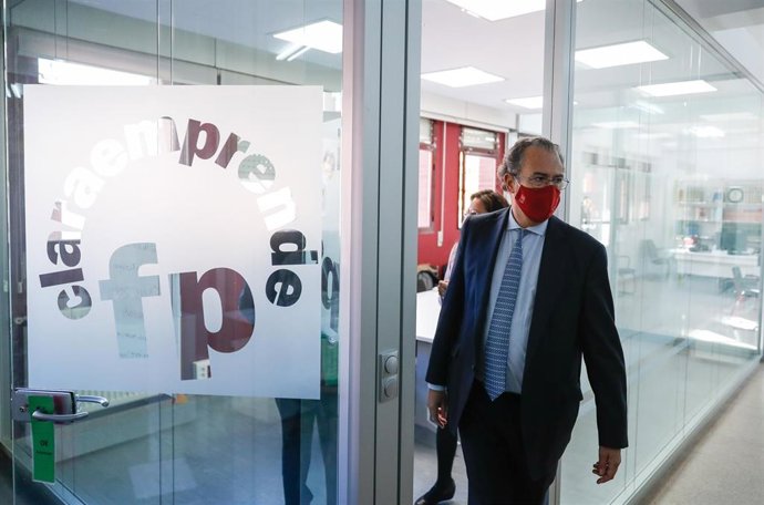 Archivo - El consejero de Educación, Enrique Ossorio.