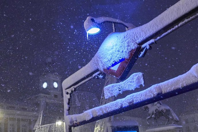 Archivo - Estación de Metro del centro de la capital cubierta de nieve tras el paso de la borrasca Filomena.
