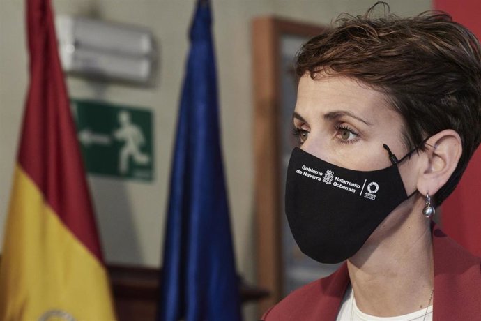 La presidenta del Gobierno de Navarra, María Chivite, en una rueda de prensa (archivo)