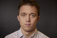 Errejón dice que regular los precios de test debió hacerse antes aunque "nunca es tarde si la dicha es buena"