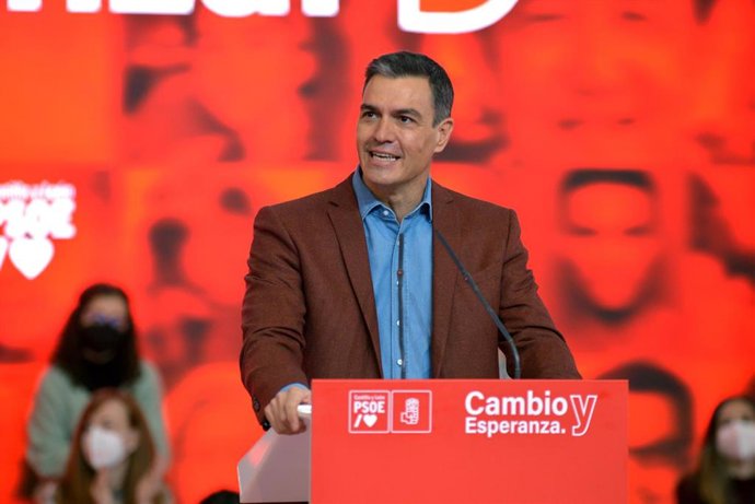 El presidente del Gobierno, Pedro Sánchez, interviene en el primer acto electoral en Palencia, en el Frontón de Eras de Santa Marina, a 9 de enero de 2022, en Palencia, Castilla y León (España).