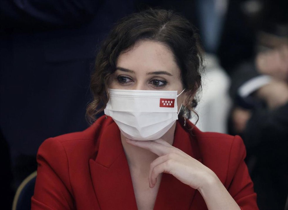 La presidenta de la Comunidad de Madrid, Isabel Díaz Ayuso, en un desayuno informativo del Fórum Europa, en el Hotel Mandarín Oriental Ritz, a 10 de enero de 2022, en Madrid, (España). El acto ha estado marcado por la llegada de la presidenta de la Comu