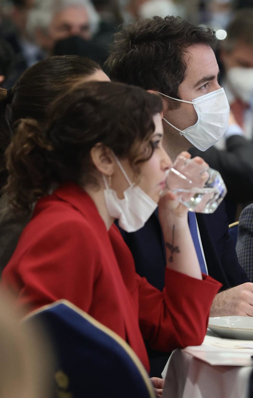 La presidenta de la Comunidad de Madrid, Isabel Díaz Ayuso; y el secretario general del PP, Teodoro García Egea, en un desayuno informativo del Fórum Europa, en el Hotel Mandarín Oriental Ritz, a 10 de enero de 2022, en Madrid, (España).