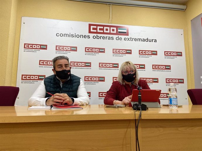 La secretaria general de CCOO Extremadura, Encarna Chacón, en rueda de prensa