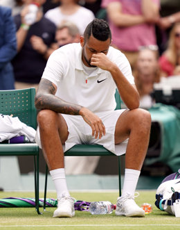 Archivo - 03 July 2021, United Kingdom, London: Australian tennis player Nick Kyrgios reacts in frustration before retiring after picking up an injury during his men's singles third round match against Canada's Felix Auger-Aliassime on day six of the 20