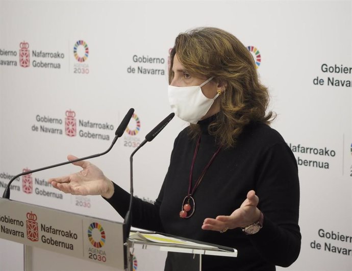 La vicepresidenta tercera y ministra para la Transición Ecológica, Teresa Ribera, en una rueda de prensa en Pamplona este lunes.