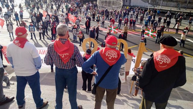 Concentración de pensionistas en Bilbao