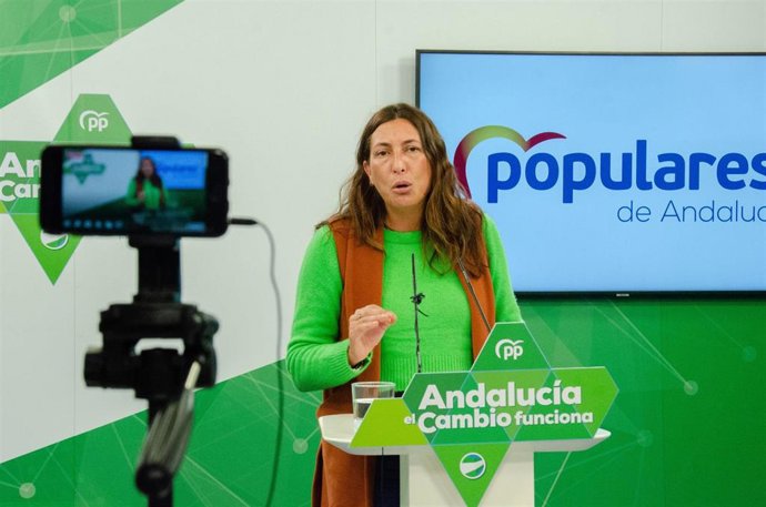 La secretaria general del PP de Andalucía, Loles López, este lunes en rueda de prensa.