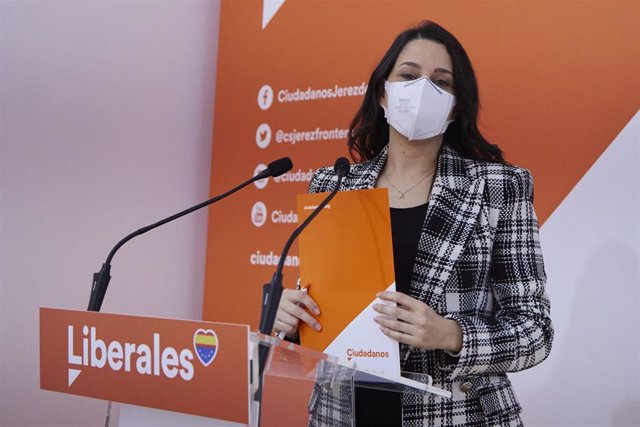 La presidenta de Ciudadanos, Inés Arrimadas, en una rueda de prensa