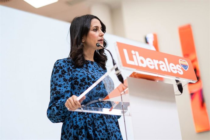 Archivo - La líder de Ciudadanos, Inés Arrimadas, en una rueda de prensa en la sede del partido