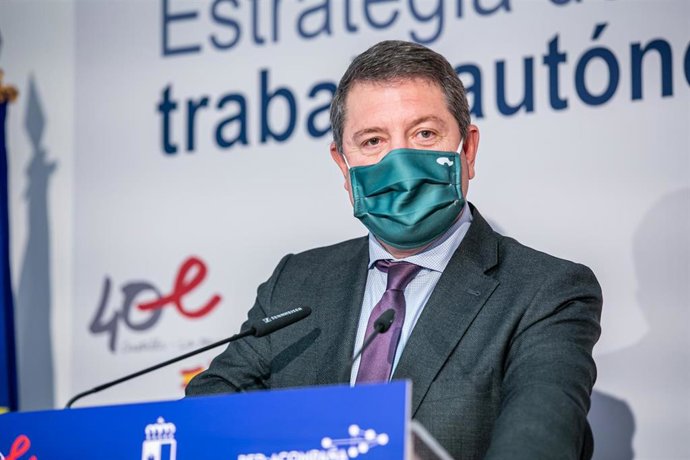 El presidente de Castilla-La Mancha, Emiliano García-Page, presenta, junto a los agentes sociales, la Estrategia de Impulso al Trabajo Autónomo. En el Centro de Formación DEVIS.