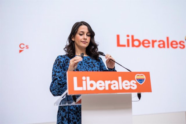 Archivo - La líder de Ciudadanos, Inés Arrimadas, en rueda de prensa en la sede del partido