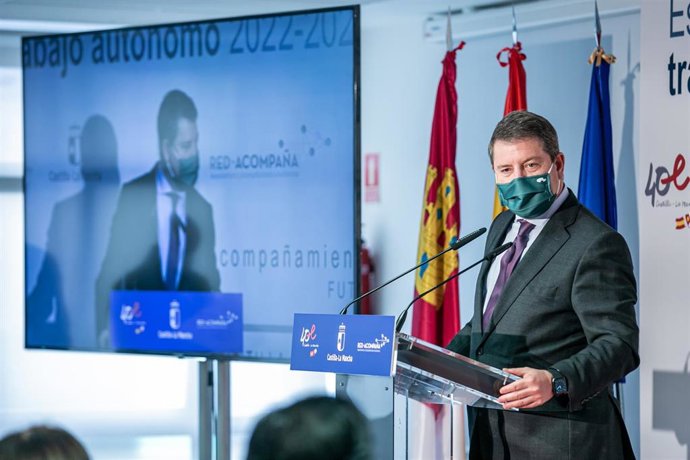 El presidente de Castilla-La Mancha, Emiliano García-Page, presenta, junto a los agentes sociales, la Estrategia de Impulso al Trabajo Autónomo. En el Centro de Formación DEVIS.