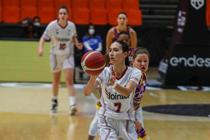 Archivo - Belén Arrojo con el Lointek Gernika