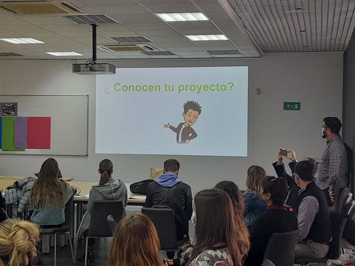 Alumnos se forman sobre cultura emprendedora.