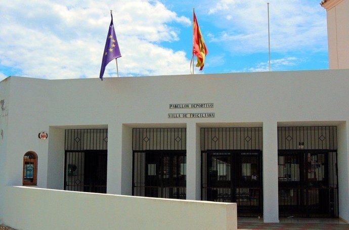 Pabellón en el que el Ayuntamiento de Frigiliana realizará test de antígenos gratuitos a alumnos del colegio Enrique Ginés