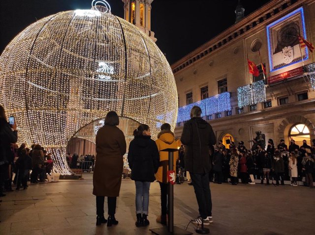 Archivo - Encendido de las luces de Navidad en Zaragoza.