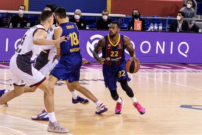 Archivo - Cory Higgins of Fc Barcelona during the Turkish Airlines EuroLeague match between Fc Barcelona and AX Armani Exchange Milan at Palau Blaugrana on December 11, 2020 in Barcelona, Spain.