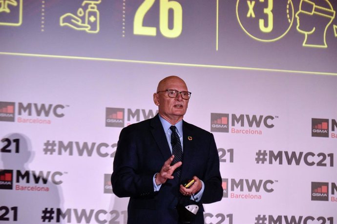 Archivo - Arxiu - El director general de la GSMA Limited, John Hoffman