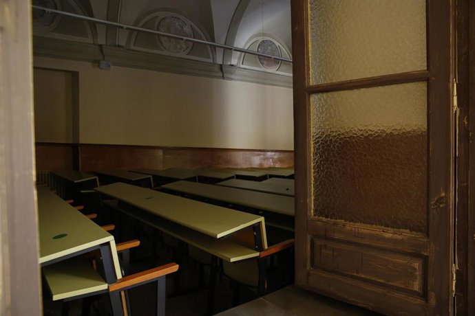 Archivo - Aula de la UGR en imagen de archivo