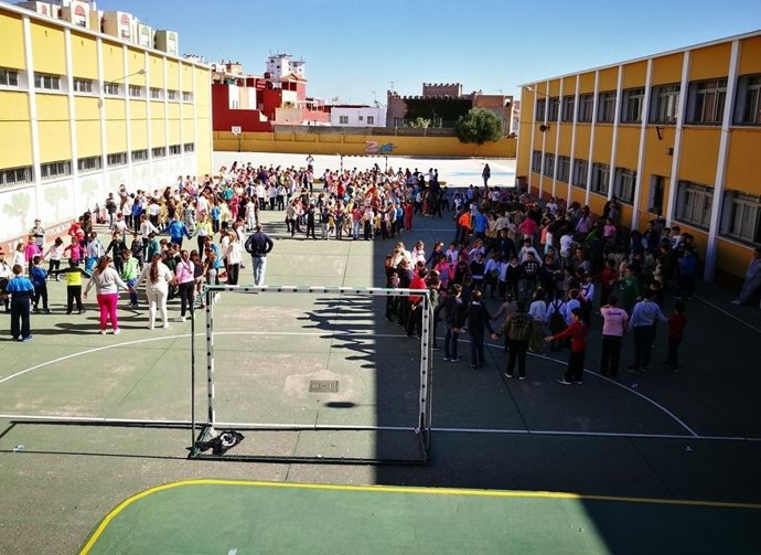 Archivo - Imagen de archivo del patio del CEIP Pedro Simón