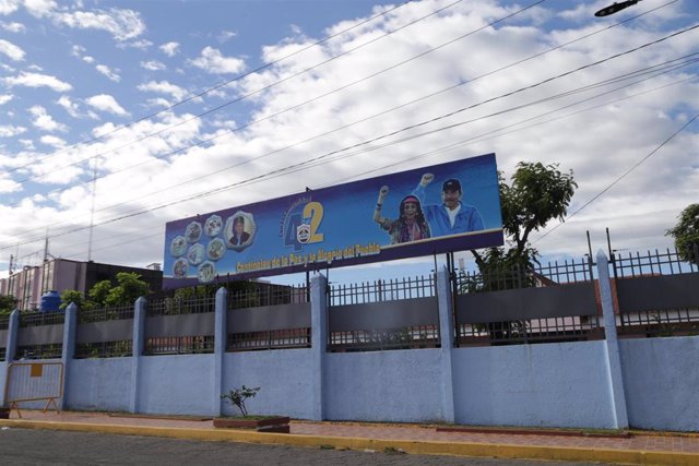 Archivo - Mural con la imagen de Daniel Ortega y la vicepresidenta Rosario Murillo en Managua, Nicaragua