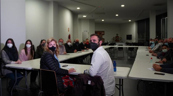 La alcaldesa de Castelló, Amparo Marco, y el concejal de Fiestas, Omar Braina, se han reunido en la tarde de este lunes con representantes del 'món de la festa' para abordar la planificación de las fiestas
