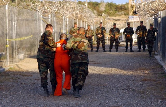 Traslado en la cárcel de Guantánamo