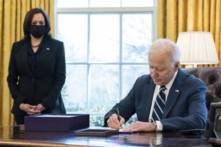 Archivo - El presidente Joe Biden y la vicepresidenta Kamala Harris.
