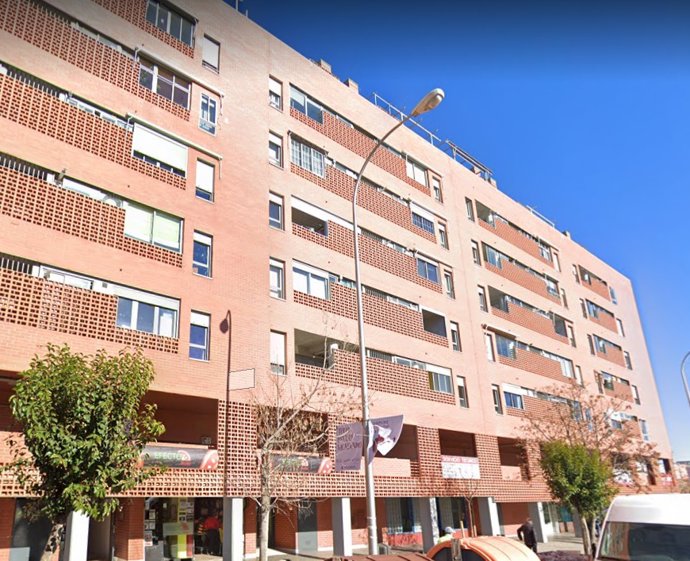 Detenido un hombre con enfermedad mental que arrojó objetos ardiendo desde un edificio de Valdebernardo