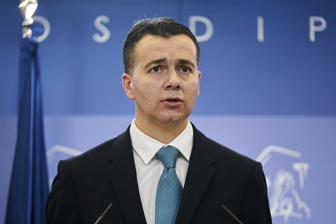 El portavoz del Grupo Parlamentario Socialista en el Congreso de los Diputados, Héctor Gómez, en una rueda de prensa anterior a una Junta de Portavoces en el Congreso de los Diputados, a 21 de diciembre de 2021, en Madrid, (España).
