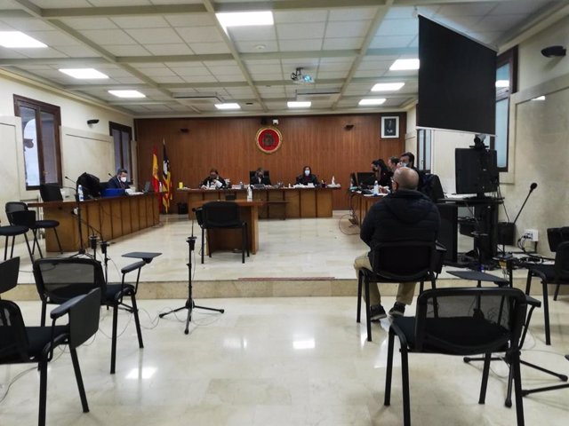 Momento del juicio al acusado de agredir a la nieta de su pareja en Mallorca