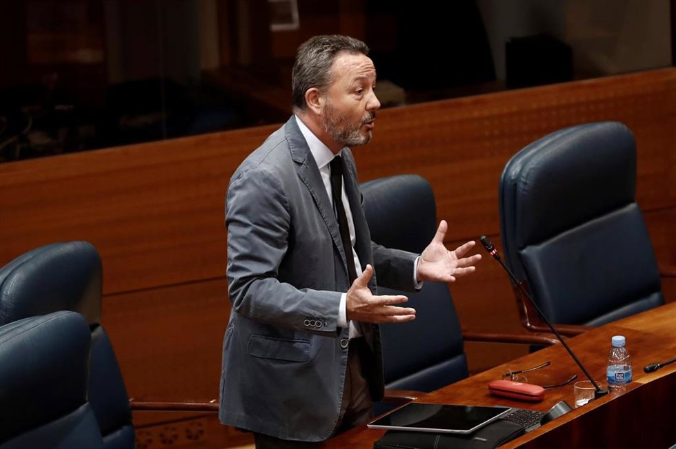 Archivo - El diputado del Vox Íñigo Henríquez de Luna durante su intervención en una nueva sesión de control de la Asamblea de Madrid en la que la oposición pide a la presidenta regional que rinda cuentas sobre su gestión de la crisis sanitaria de la CO