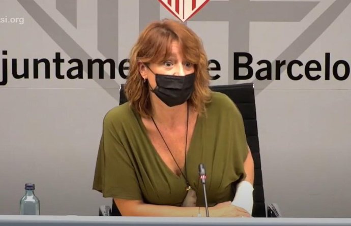 Archivo - La presidenta de TMB y tercera teniente de alcalde de Barcelona, Laia Bonet, en una rueda de prensa. - Archivo