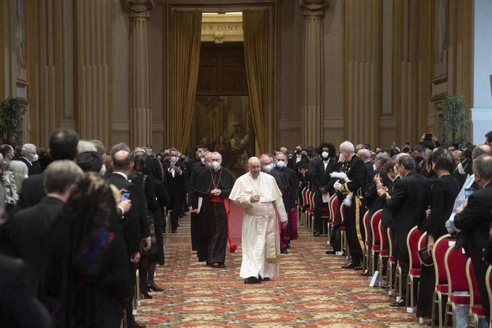 El Papa durante la audiencia este lunes al cuerpo diplomático acreditado en la Santa Sede
