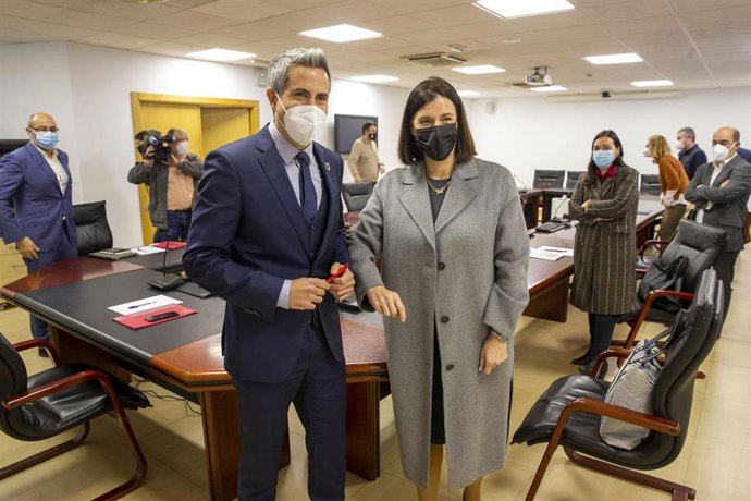 El vicepresidente de Cantabria, Pablo Zuloaga, y la alcaldesa de Santander, Gema Igual