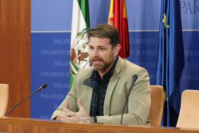 Archivo - El portavoz de Cs en la comisión de investigación de la Faffe, Juan de Dios Sánchez, este martes en rueda de prensa.