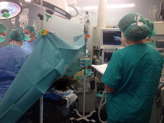 Archivo -     El equipo quirúrgico oncológico con ginecólogos que comparten el Hospital Joan XXIII y el Hospital Santa Tecla de Tarragona atendió en 2015 a un total de 67 pacientes con algún tipo de cáncer ginecológico .