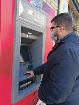 Nuevo cajero automático instalado por Correos en Canjáyar, en Almería.