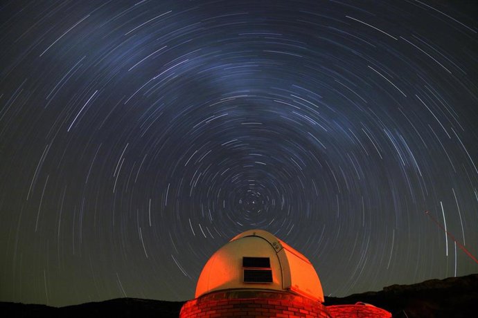 Archivo - Vista nocturna de la zona de telescopios del Parc Astronmic del Montsec, en ger (Lleida).