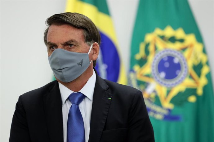 Archivo - El presidente de Brasil, Jair Bolsonaro, con mascarilla