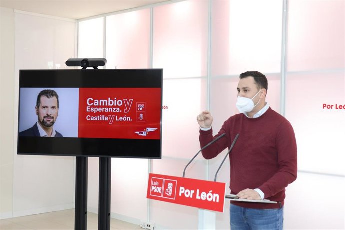El secretario general del PSOE de León, Javier Alfonso Cendón, durante su intervención.